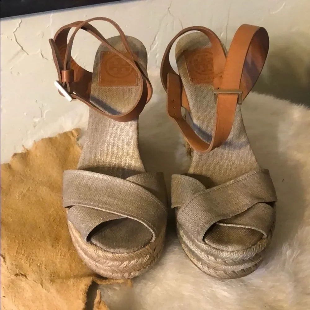 Tori Burch wedges 9b (2266)